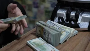 تراجع سعر الدولار أمام الجنيه يفتح باب فرص جديدة للسوق المالية السبت